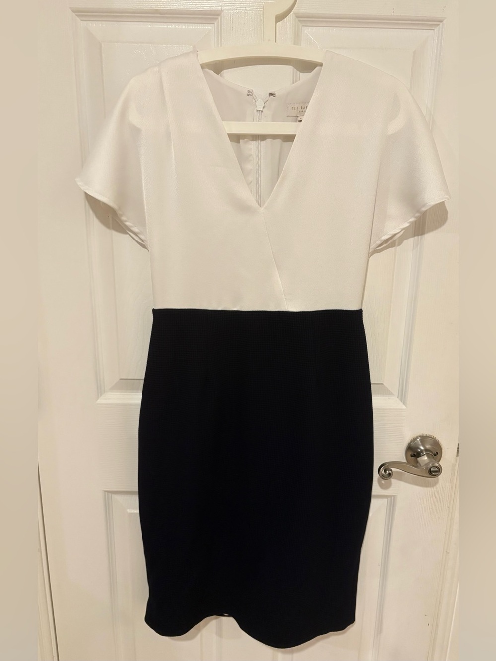 Ted baker Ted Baker Colorblock V-Neck Sheath Dress - Size 2 (Fits US 4 - US 6)